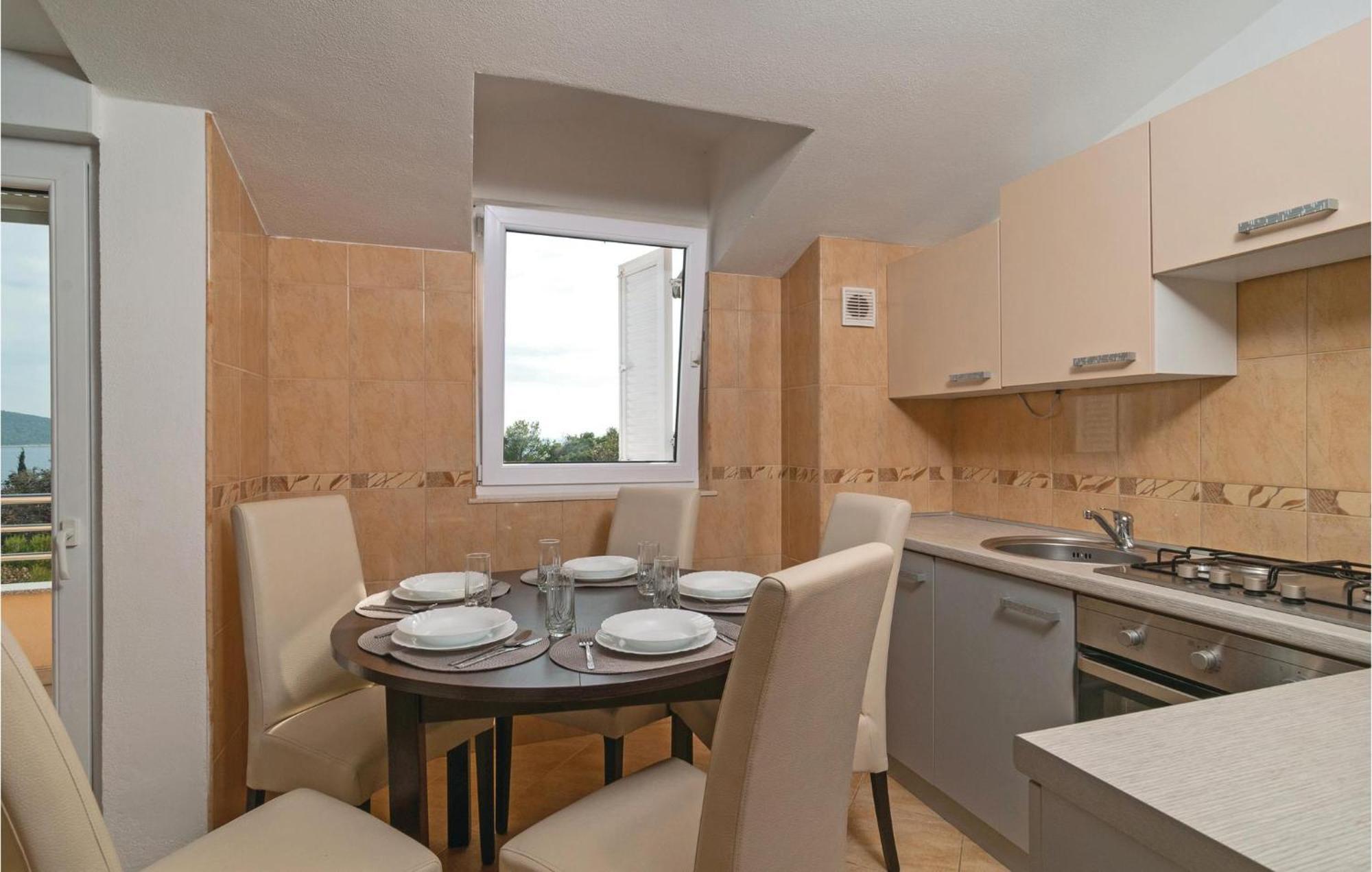Stunning Apartment In Sevid With Kitchen Exterior photo